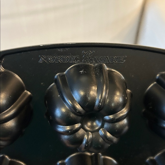 WILLIAMS SONOMA Nordic Ware Mini Bundt Fluted Muffin Pan, NWOT - Picture 4 of 5